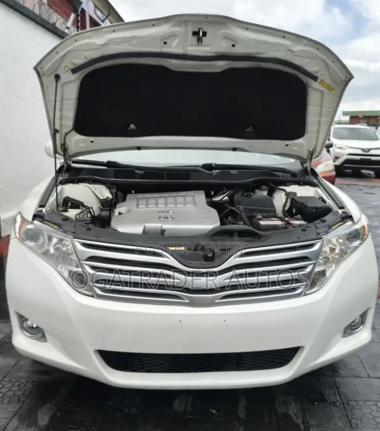 Toyota Venza XLE 2010 White
