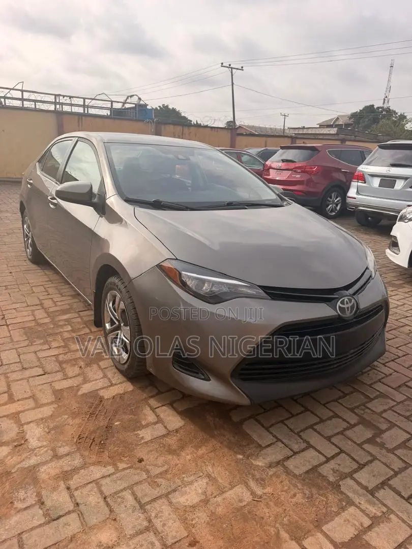 Toyota Corolla LE Eco (1.8L 4cyl 2A) 2018 Brown