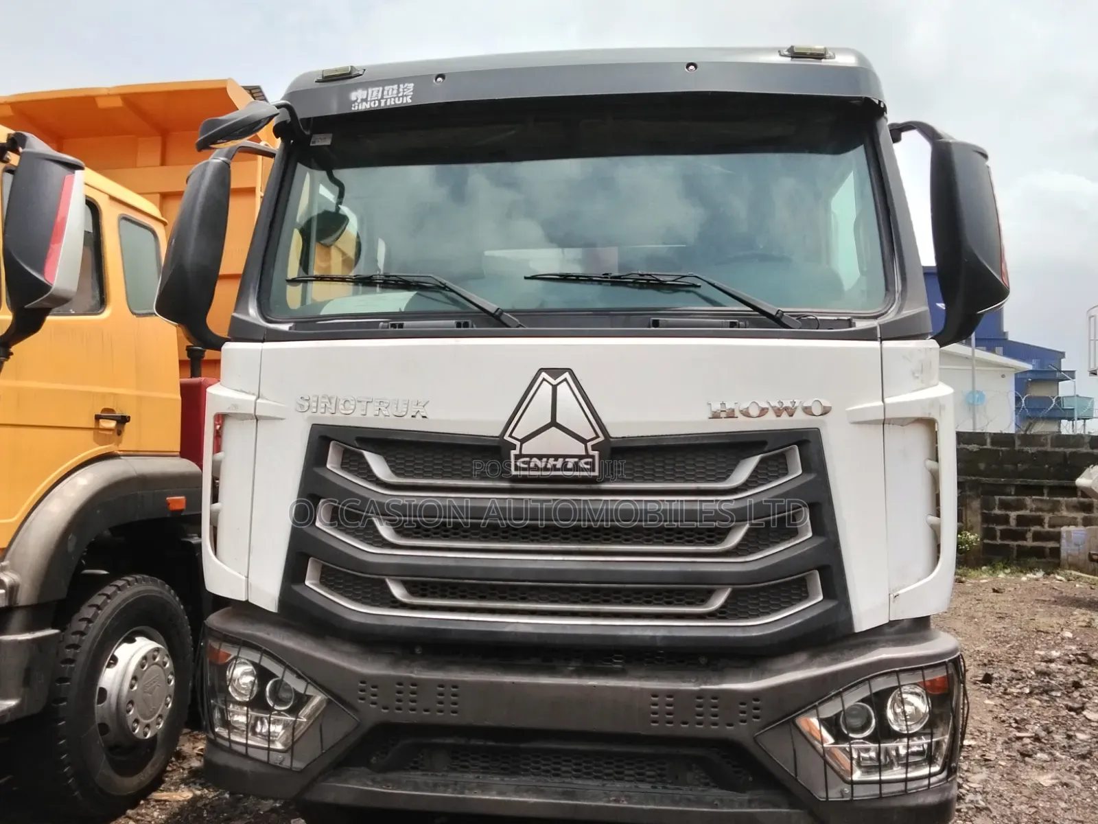 Howo 12 Tires Dump Truck