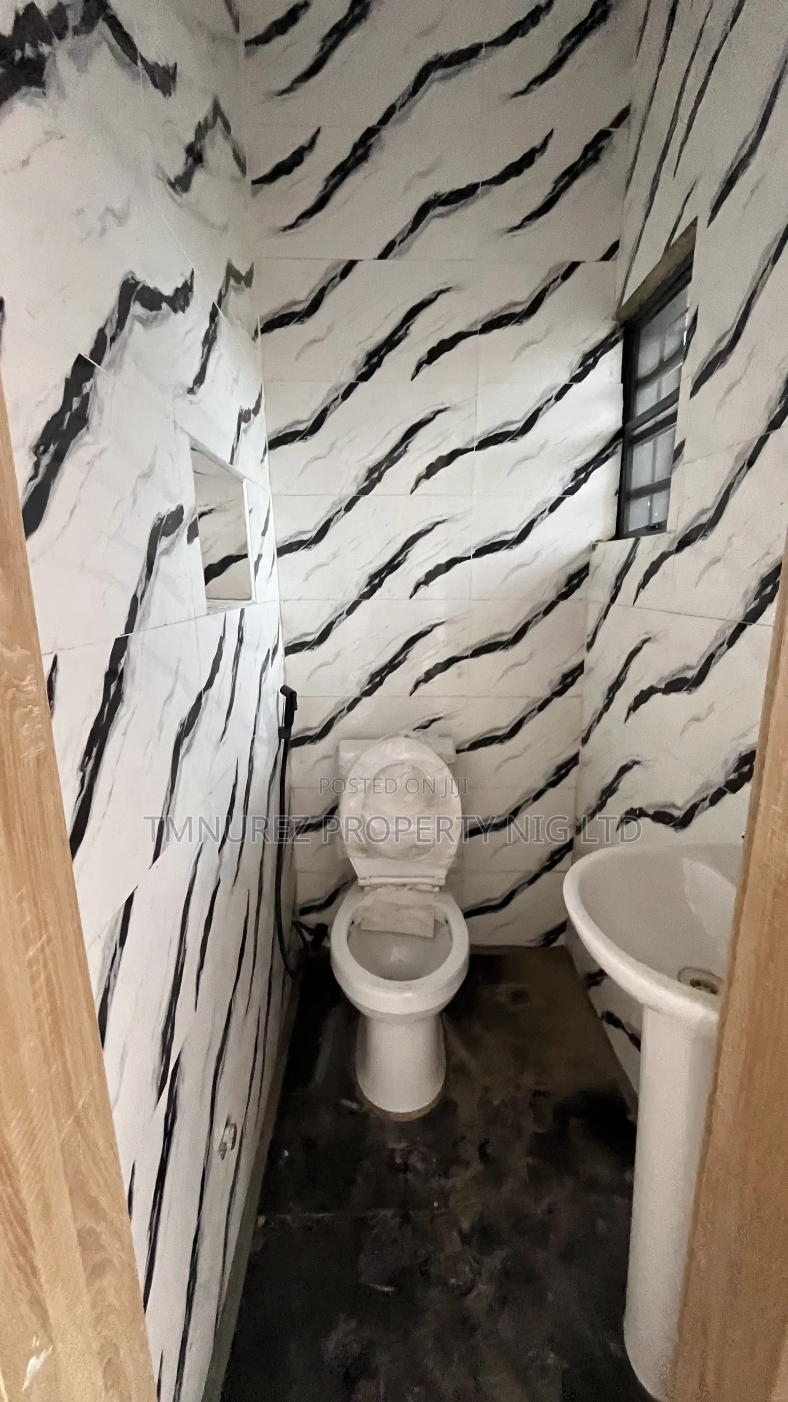 2bdrm Apartment in Yaba Inside An for sale