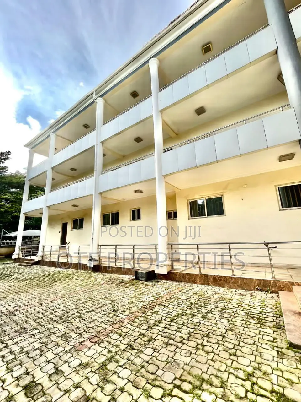 12bdrm Block of Flats in Utako for sale