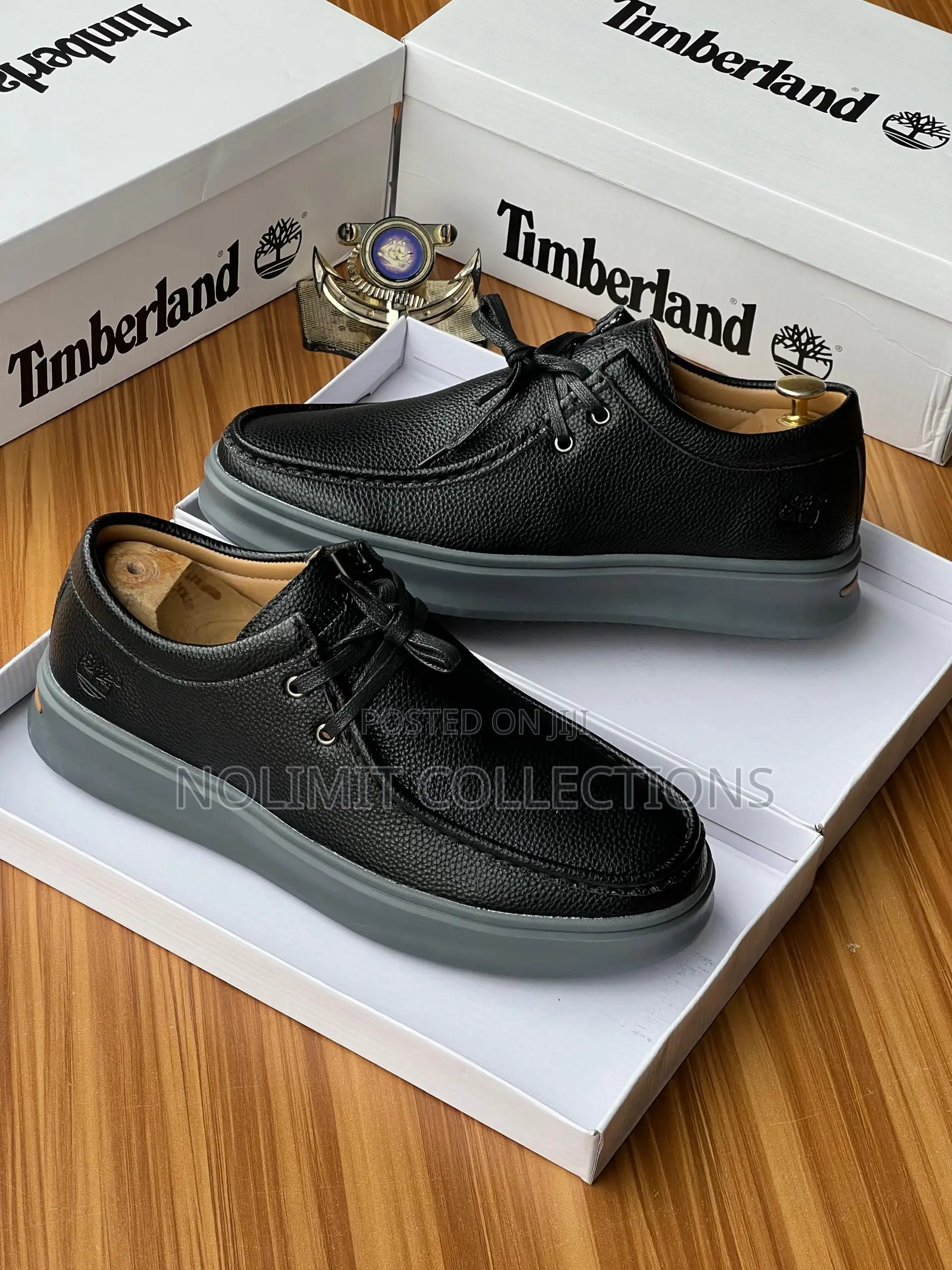 Timberland Men's Grained Leather Lace Up Shoes With Grey Soles