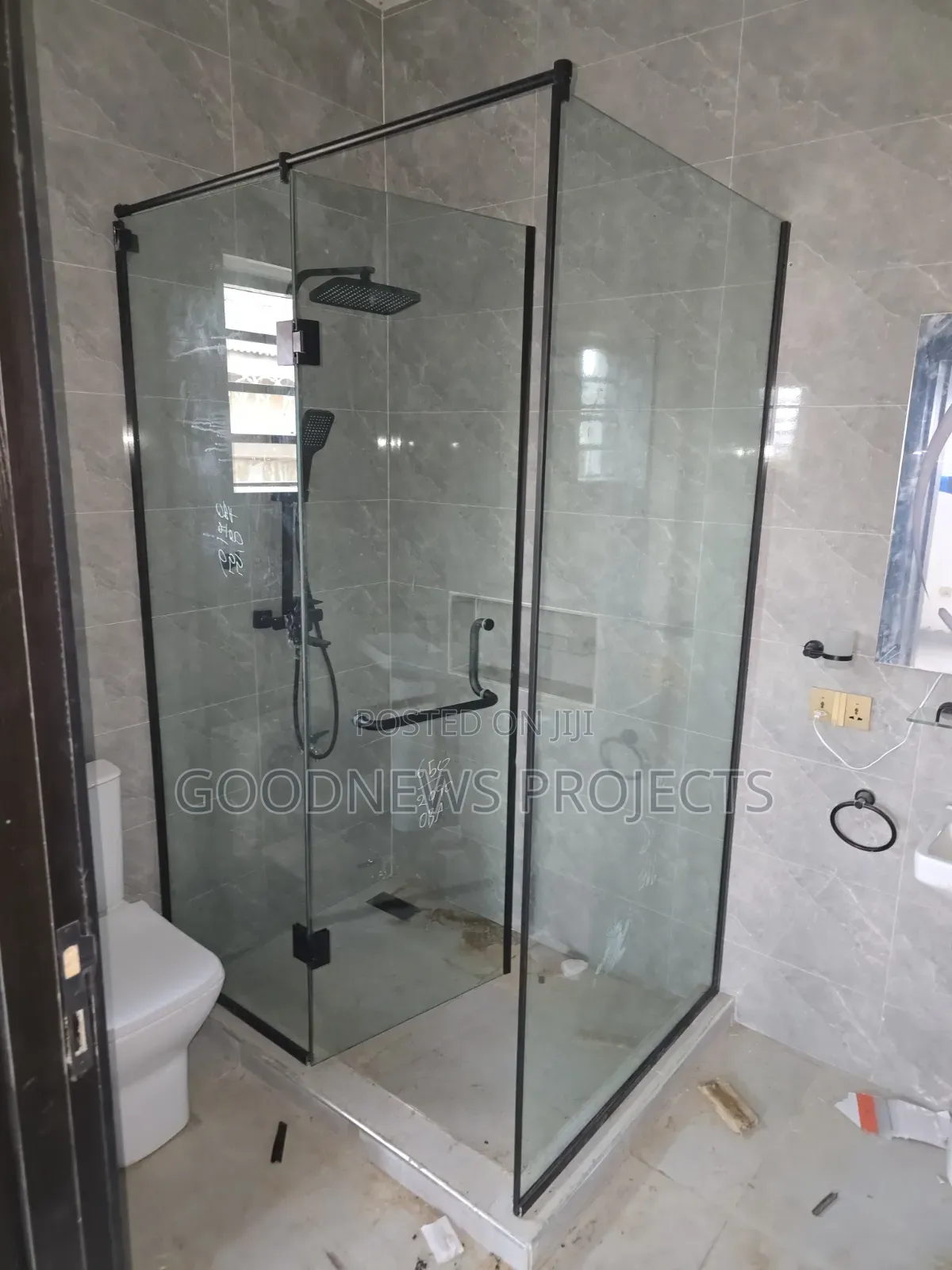 (Frameless) Hinged Glass Cubicle