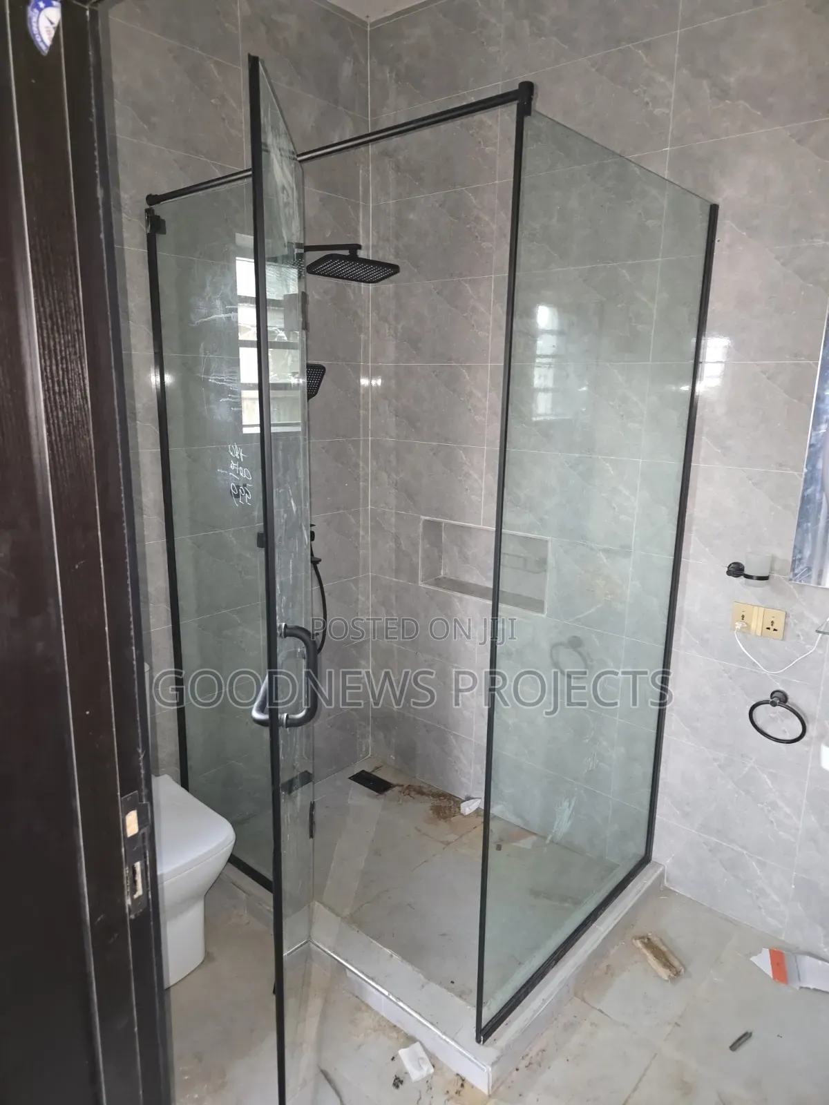(Frameless) Hinged Glass Cubicle