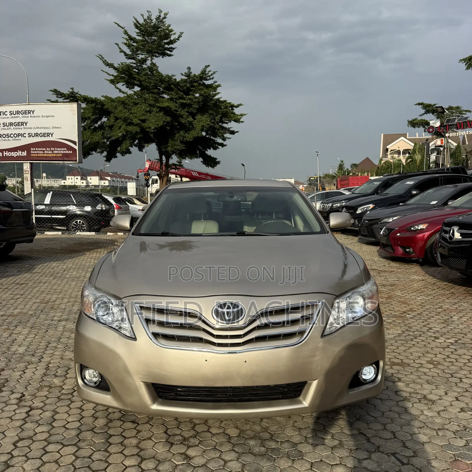 Toyota Camry XLE V6 4dr Sedan (3.5L 6cyl 6AM) 2010 Gold
