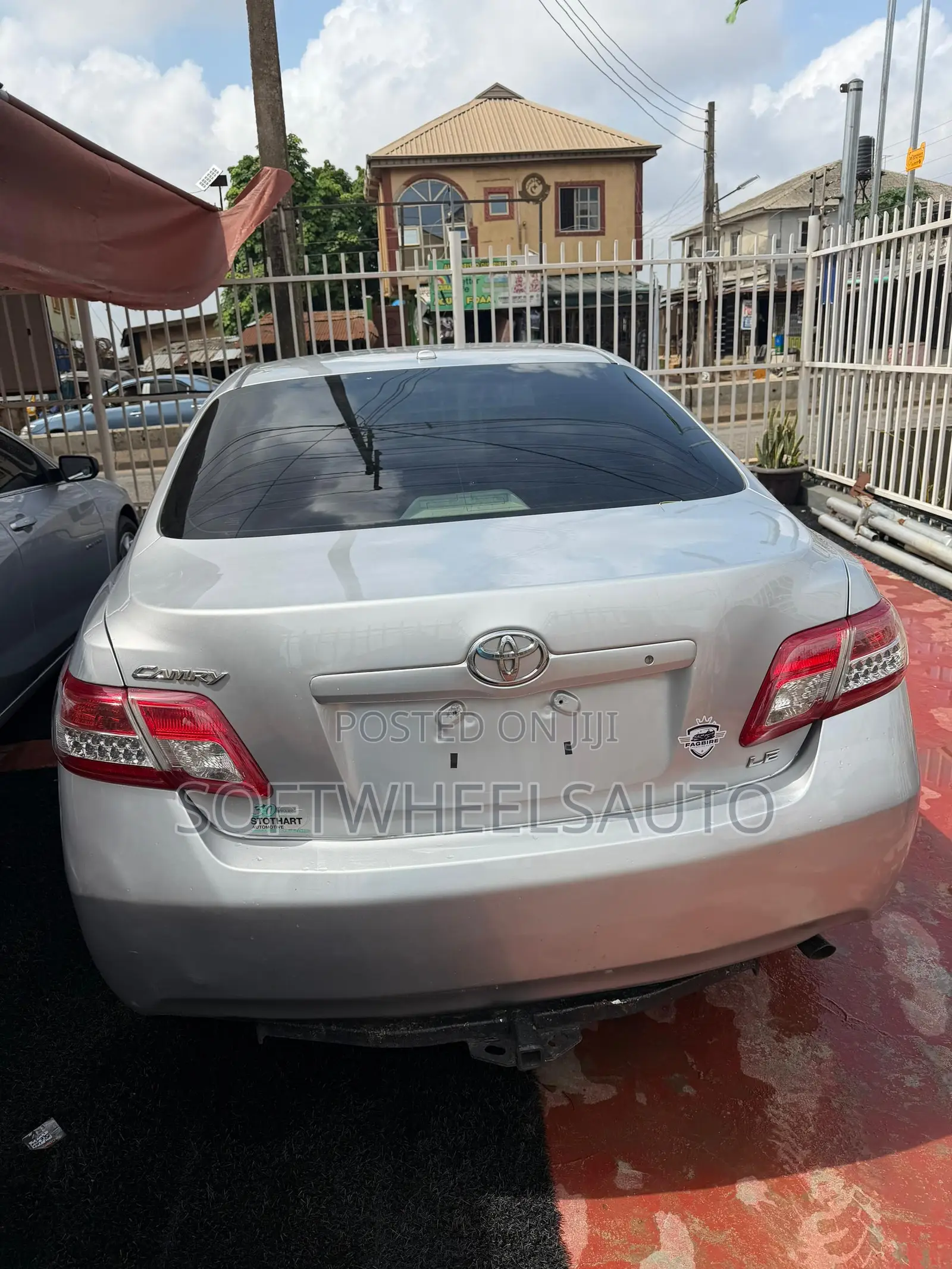 Toyota Camry LE 4dr Sedan (2.5L 4cyl 6A) 2011 Silver