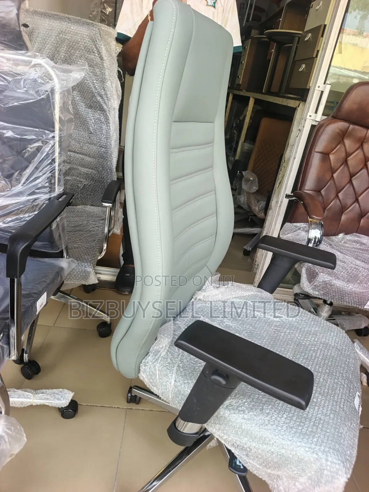 Luxury Executive Office Chair, Swivel and Reclining With Adjustable Ar