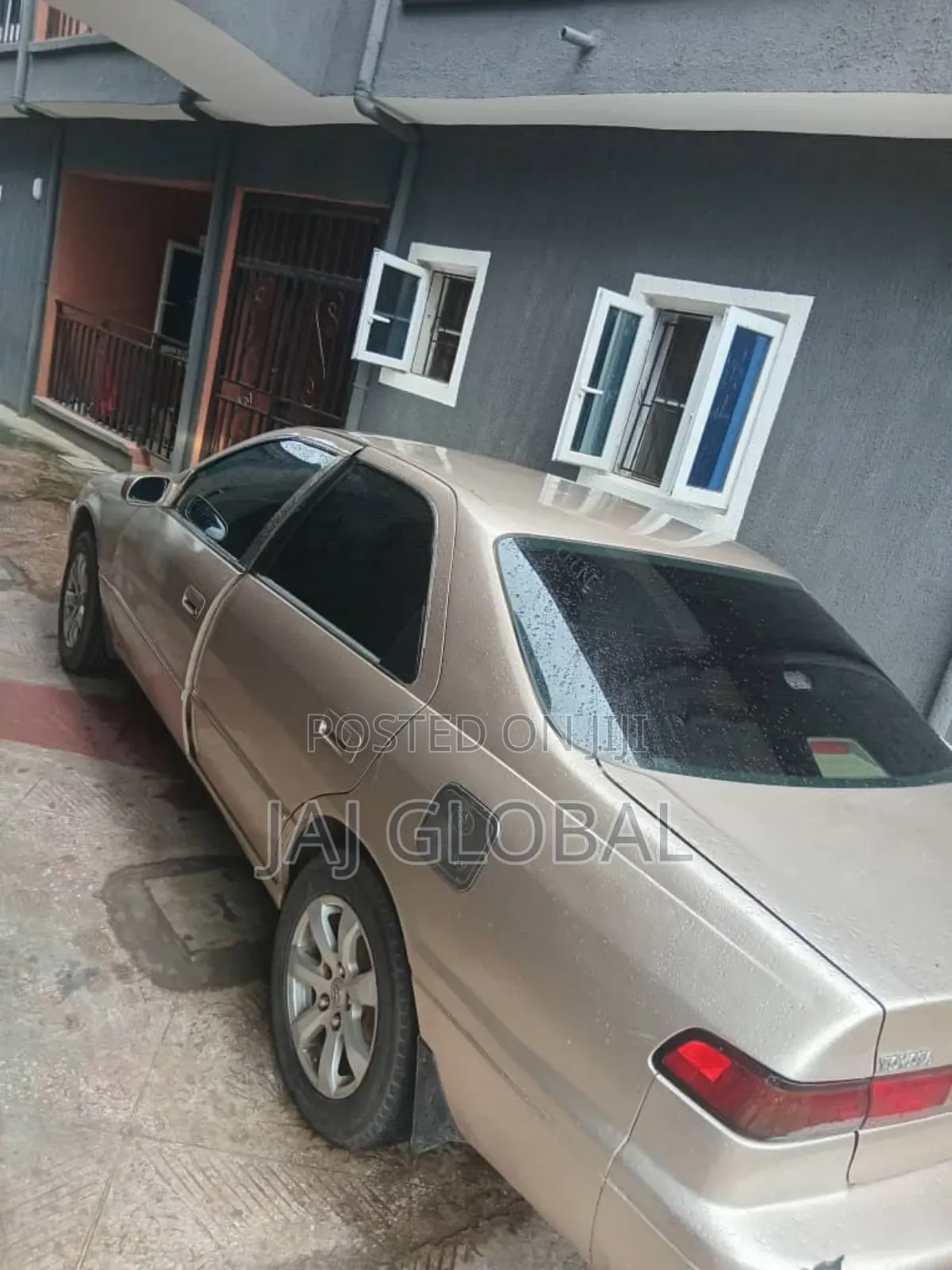 Toyota Camry 2001 Gold