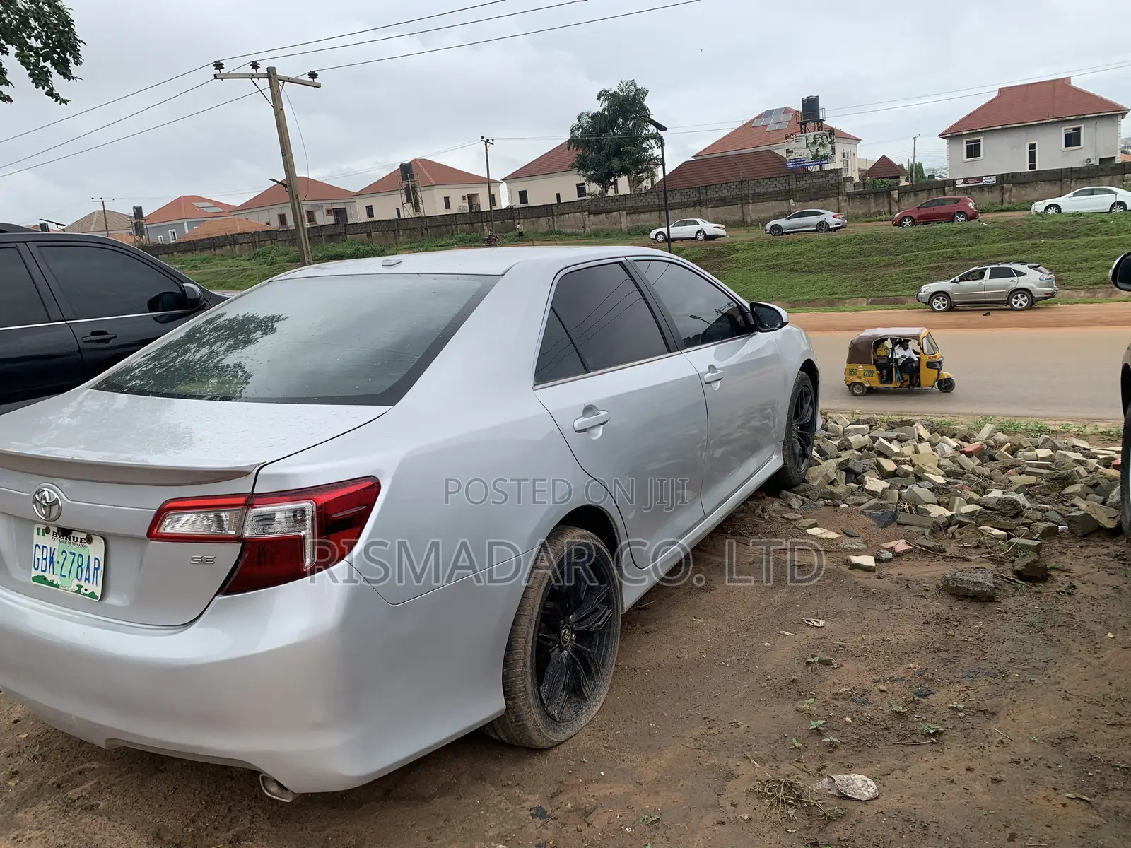 Toyota Camry SE V6 4dr Sedan (3.5L 6cyl 6A) 2013 Silver