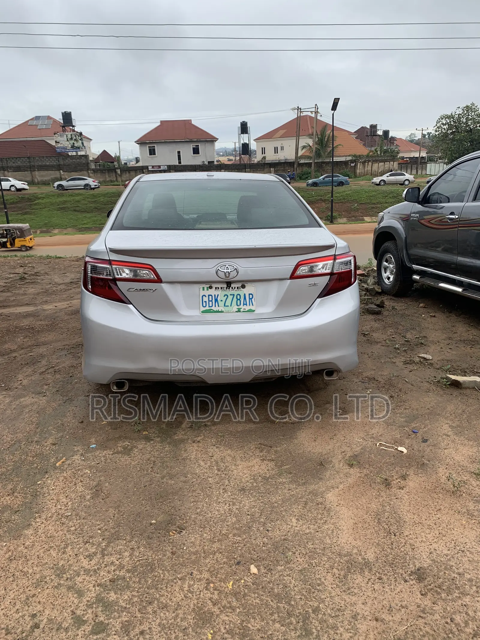 Toyota Camry SE V6 4dr Sedan (3.5L 6cyl 6A) 2013 Silver