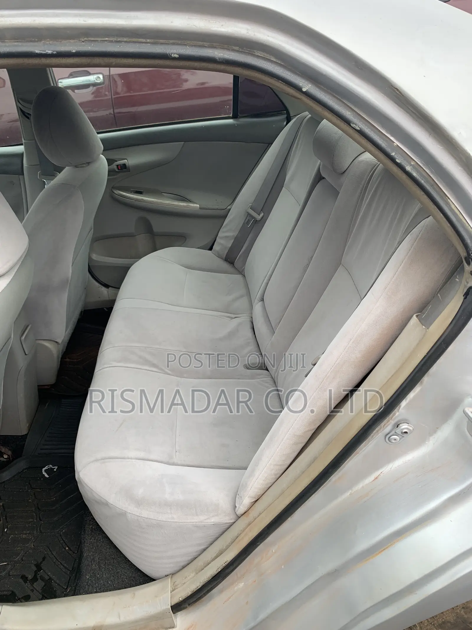 Toyota Corolla LE Special Edition 4dr Sedan (1.8L 4cyl 4A) 2013 Silver