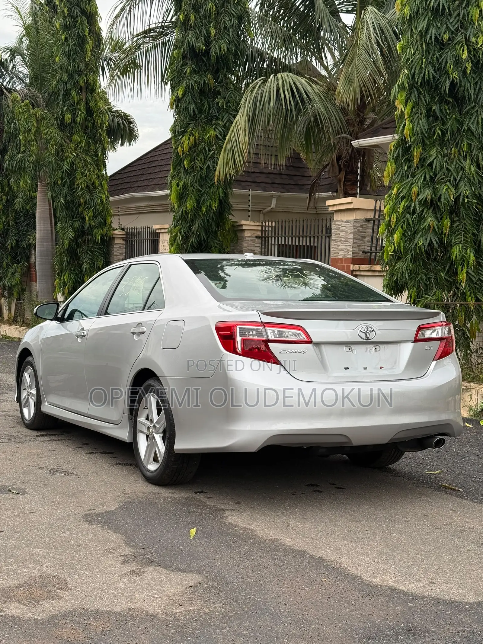 Toyota Camry SE Sport 4dr Sedan w/Prod. End 11/13 (2.5L 4cyl 6A) 2014