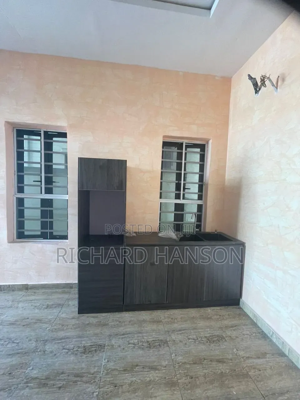 Studio Apartment in Maple, Chevron for rent