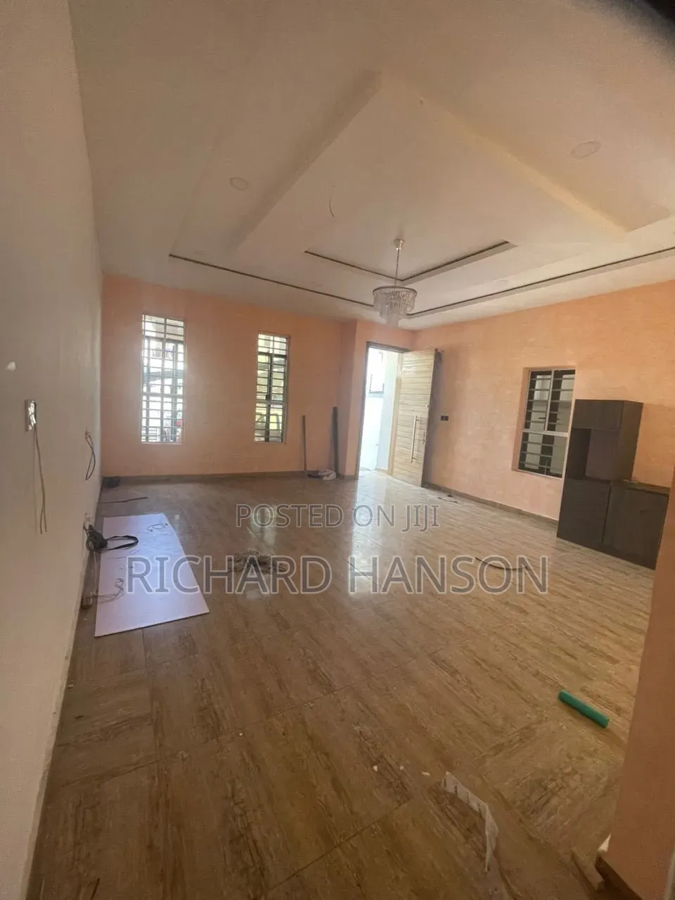 Studio Apartment in Maple, Chevron for rent