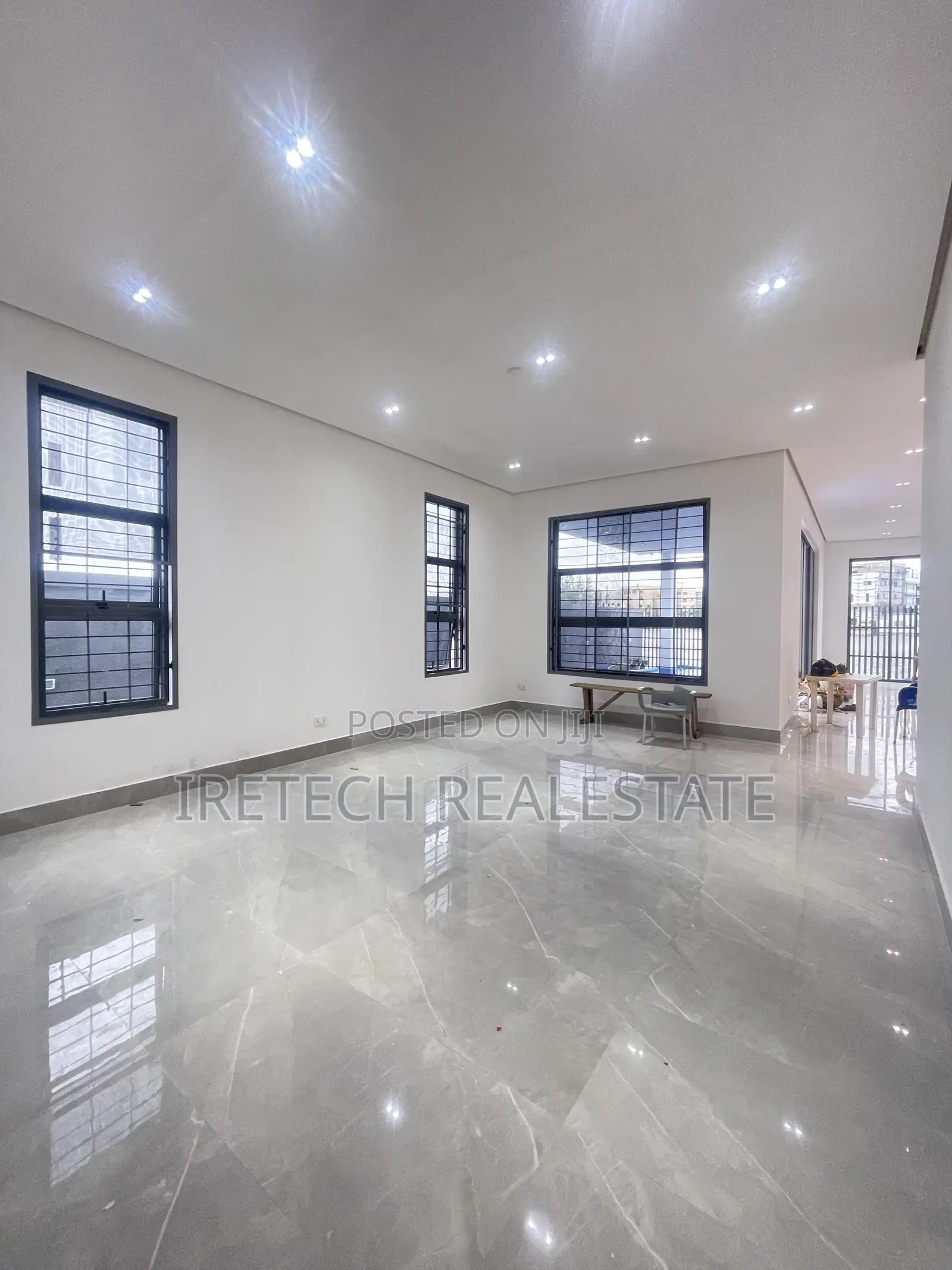 6bdrm Duplex in Banana Island Road for sale