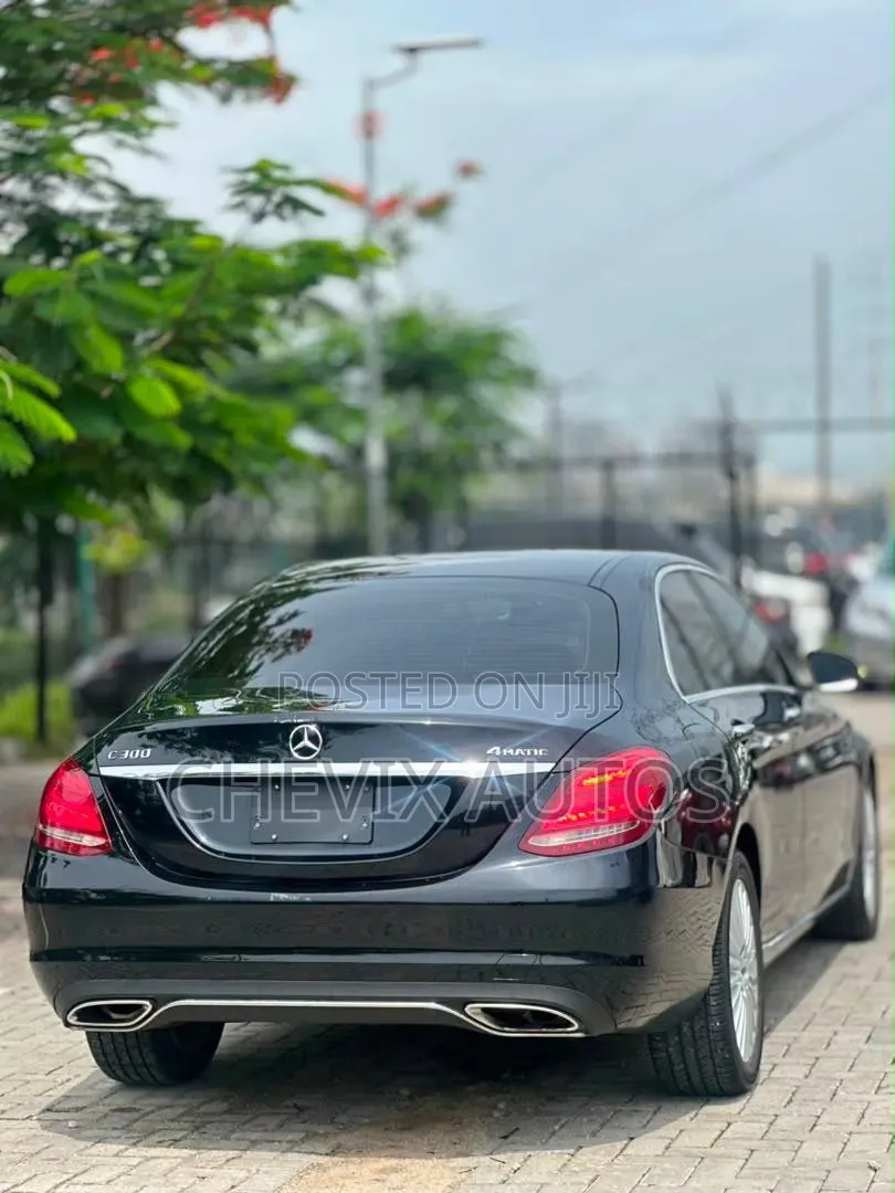 Mercedes-Benz C300 2015 Black