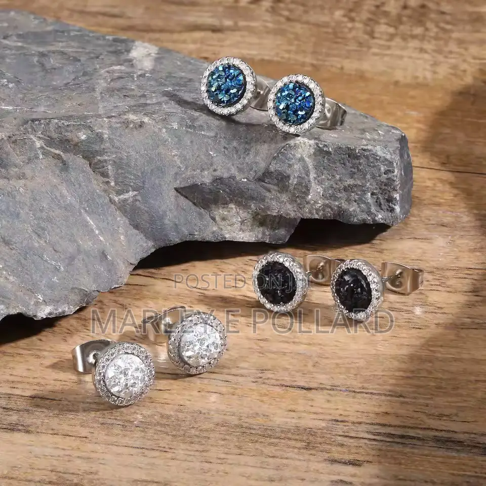 Color Cz Blue White Black Claps Studs Earrings