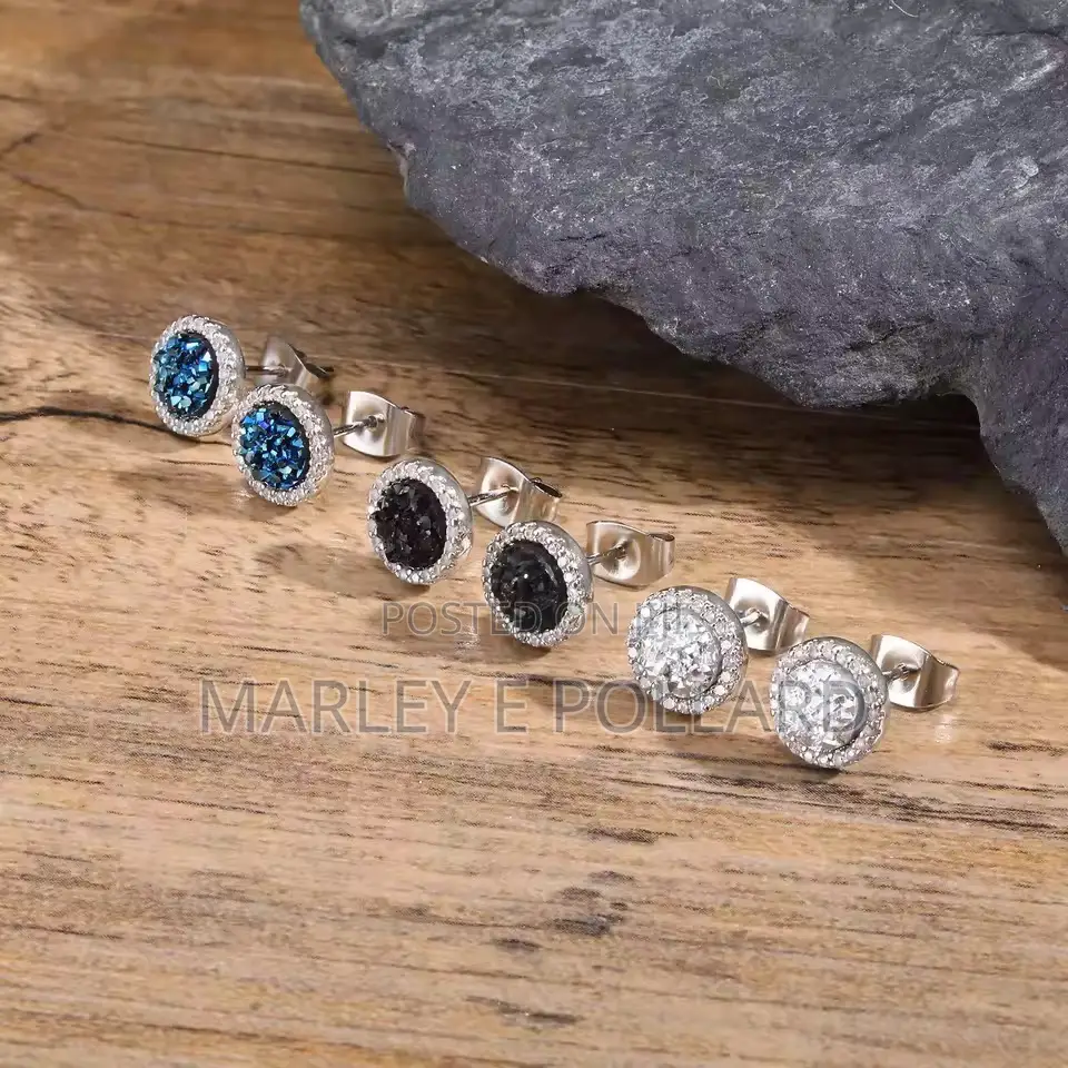 Color Cz Blue White Black Claps Studs Earrings