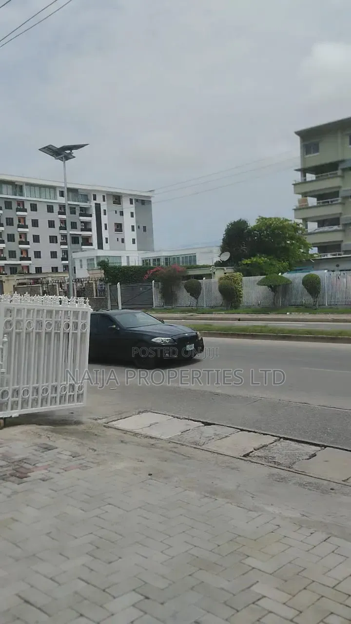 Shop/Office Space Directly on a Major Road at Lekki Phase 1 for Rent
