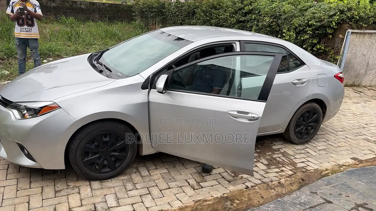 Toyota Corolla LE 4dr Sedan (1.8L 4cyl CVT) 2016 Silver