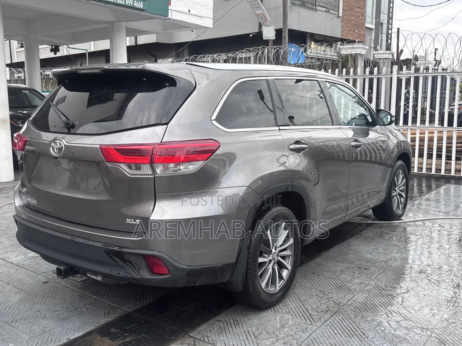 Toyota Highlander XLE 4x4 V6 (3.5L 6cyl 8A) 2018