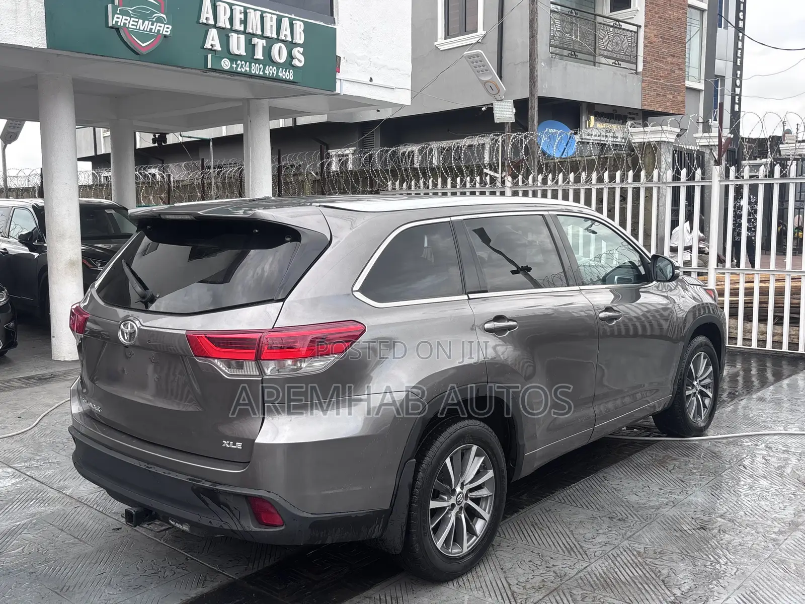 Toyota Highlander XLE 4x4 V6 (3.5L 6cyl 8A) 2018