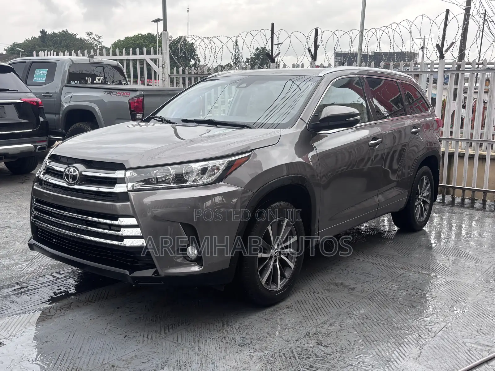 Toyota Highlander XLE 4x4 V6 (3.5L 6cyl 8A) 2018