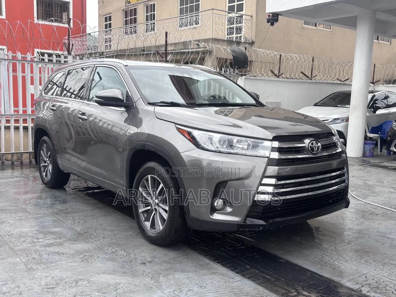 Toyota Highlander XLE 4x4 V6 (3.5L 6cyl 8A) 2018