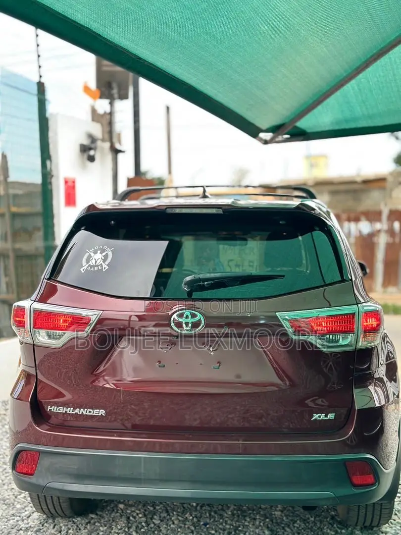 Toyota Highlander LE 4dr SUV AWD (3.5L 6cyl 6A) 2014