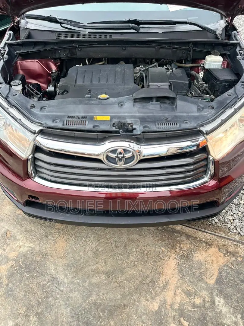 Toyota Highlander LE 4dr SUV AWD (3.5L 6cyl 6A) 2014