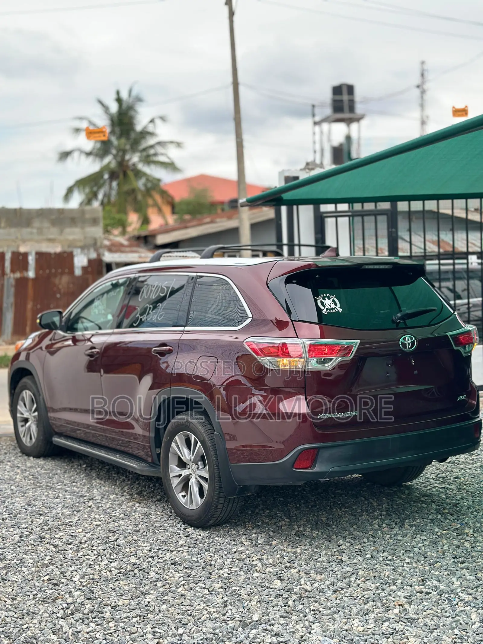 Toyota Highlander LE 4dr SUV AWD (3.5L 6cyl 6A) 2014