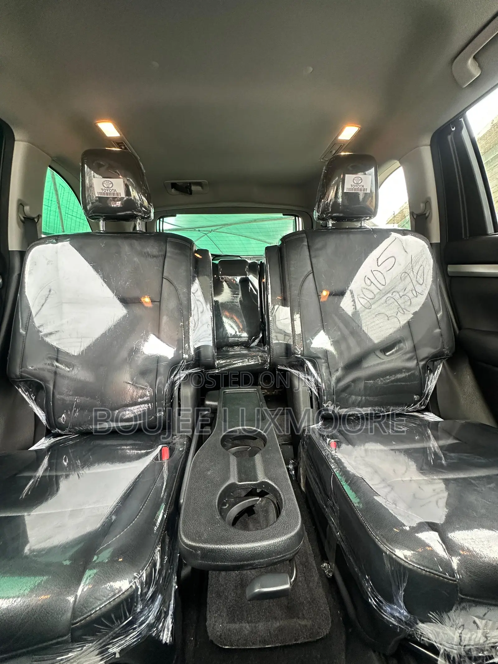 Toyota Highlander LE 4dr SUV AWD (3.5L 6cyl 6A) 2014