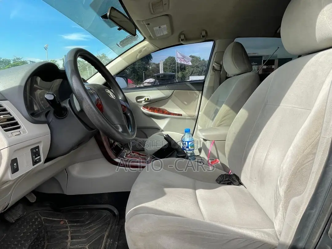 Toyota Corolla 2012 Gray