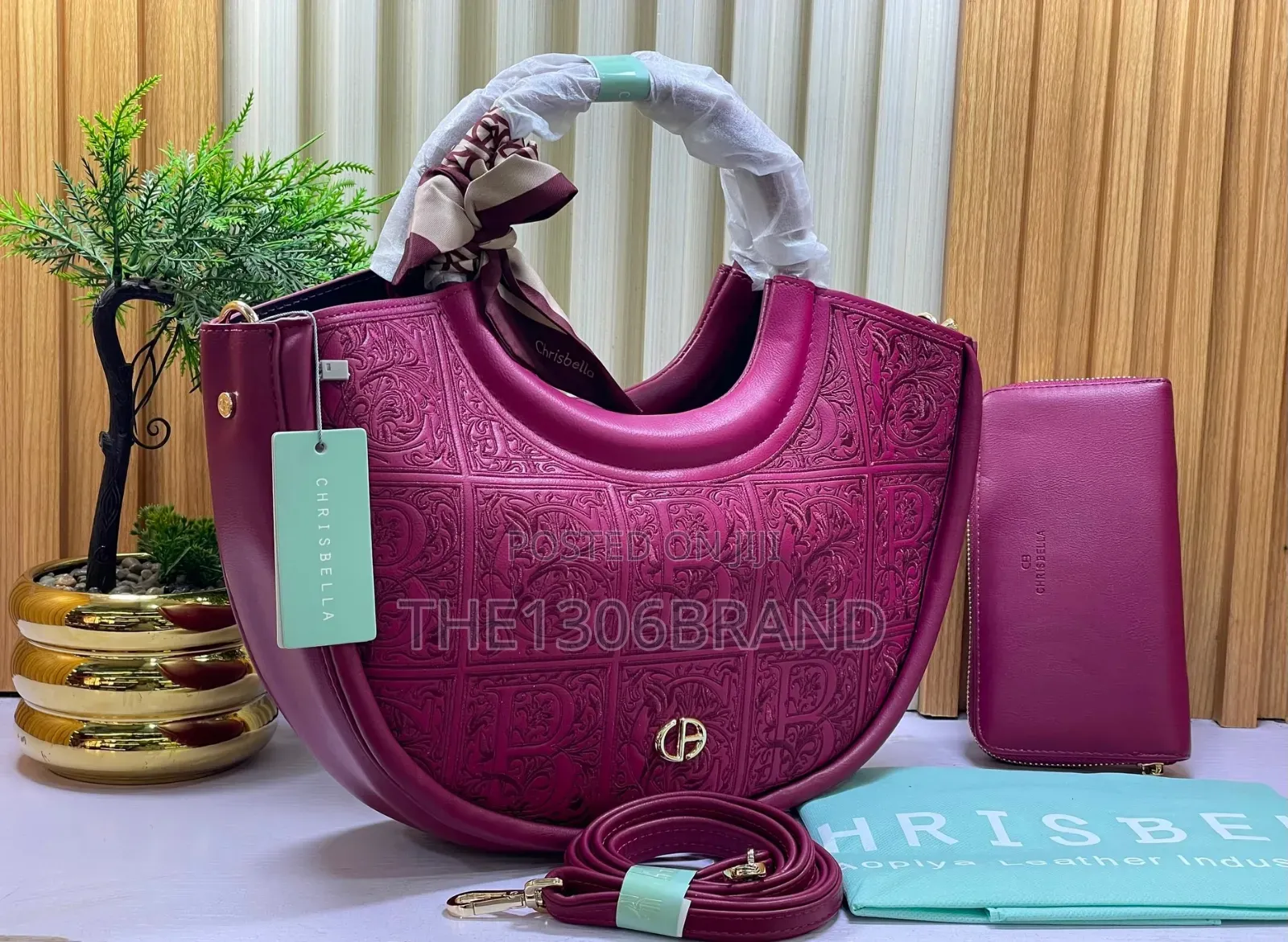 Luxury Embossed Crescent Handbag–Elegant Women's Designer Shoulder Bag