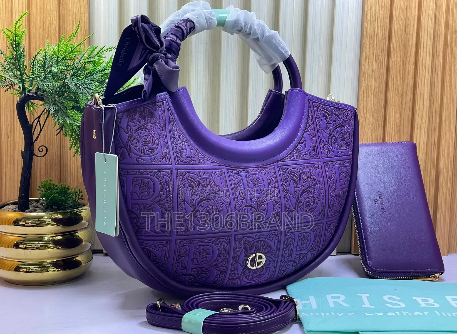 Luxury Embossed Crescent Handbag–Elegant Women's Designer Shoulder Bag