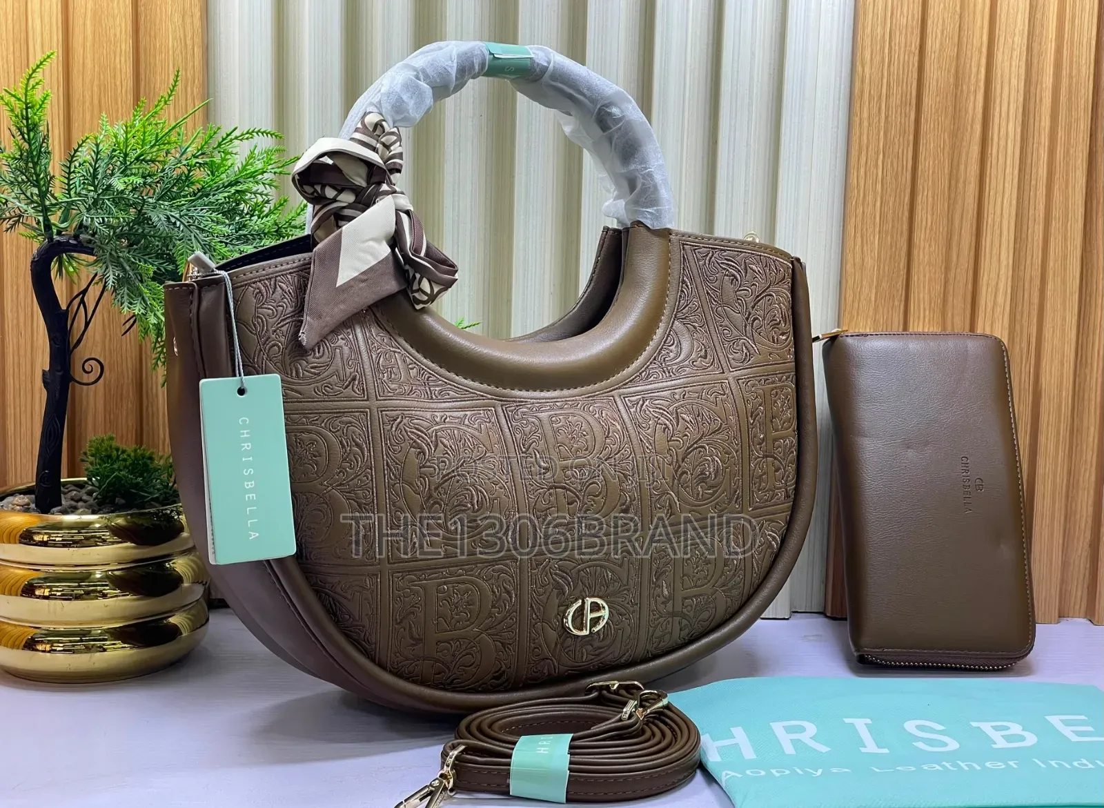 Luxury Embossed Crescent Handbag–Elegant Women's Designer Shoulder Bag