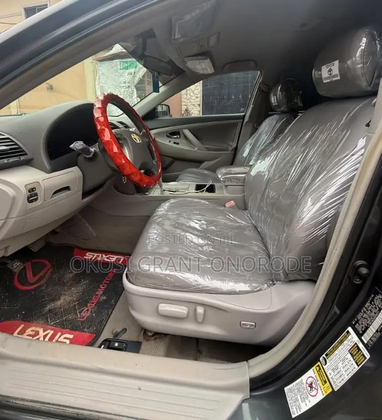 Toyota Camry LE 4dr Sedan (2.4L 4cyl 5A) 2009 Gray