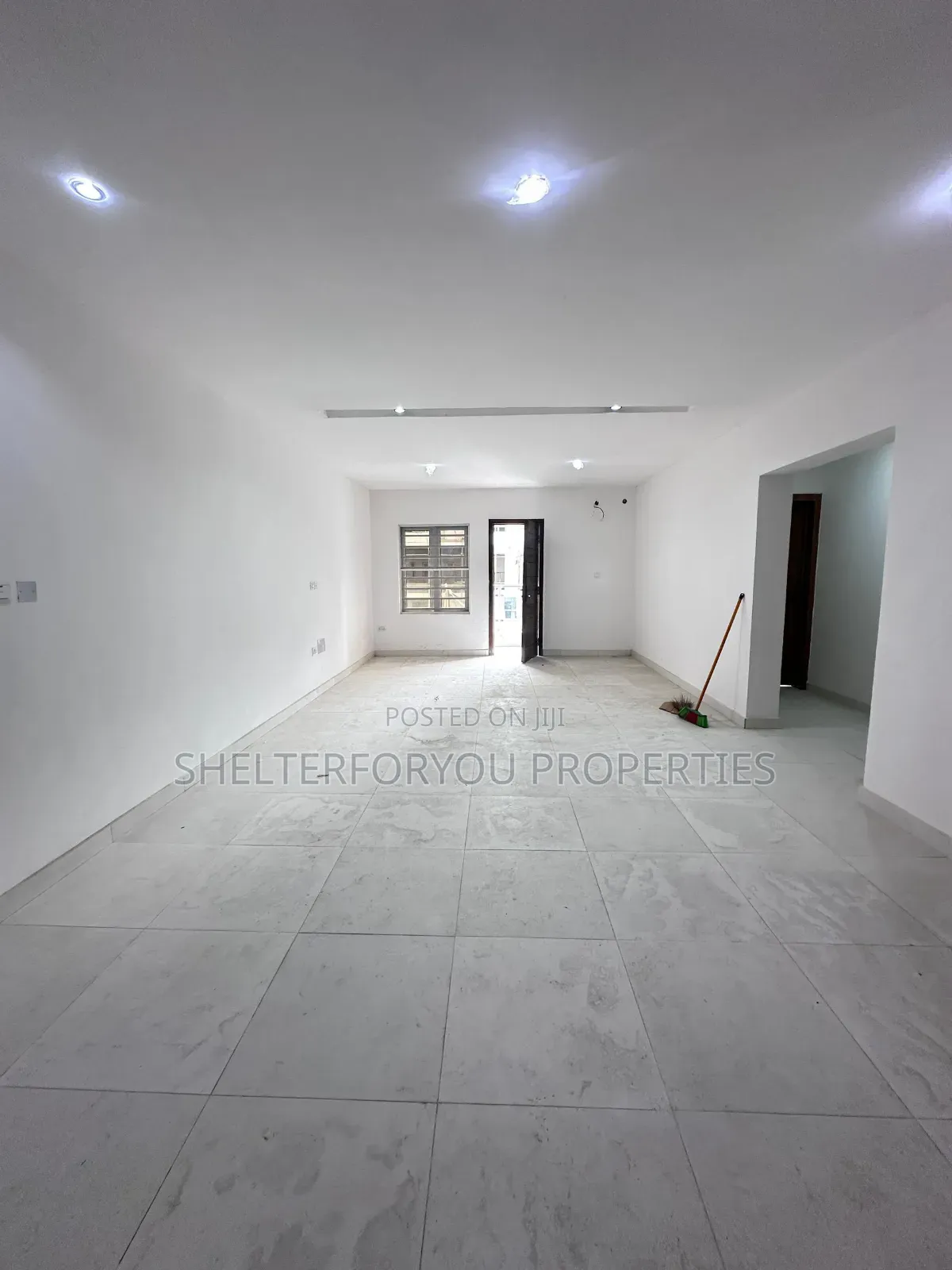 2bdrm Apartment in Lekki Phase 1 for rent