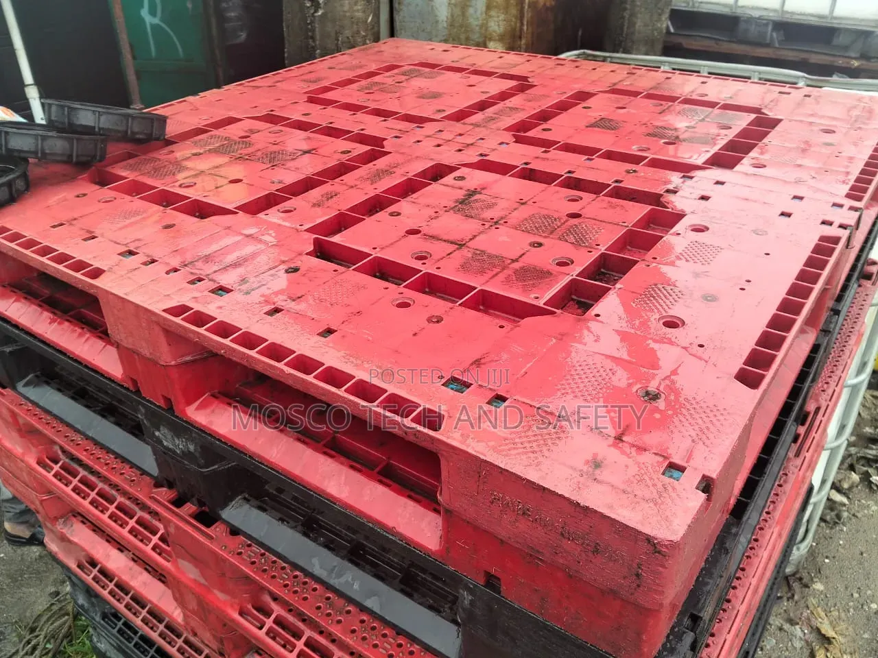 Heavy-Duty Red Plastic Storage Pallet
