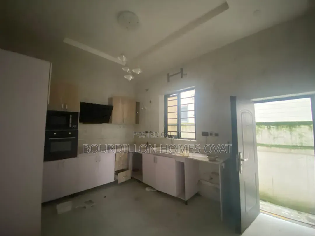 4bdrm Duplex in Ikota Villa Lagos for sale