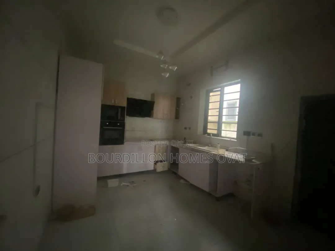 2bdrm Duplex in Ikota Villa for rent