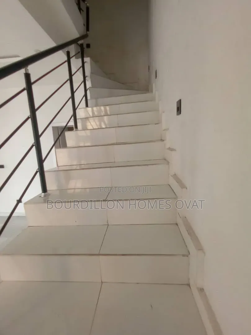 4bdrm Duplex in Ikota for rent