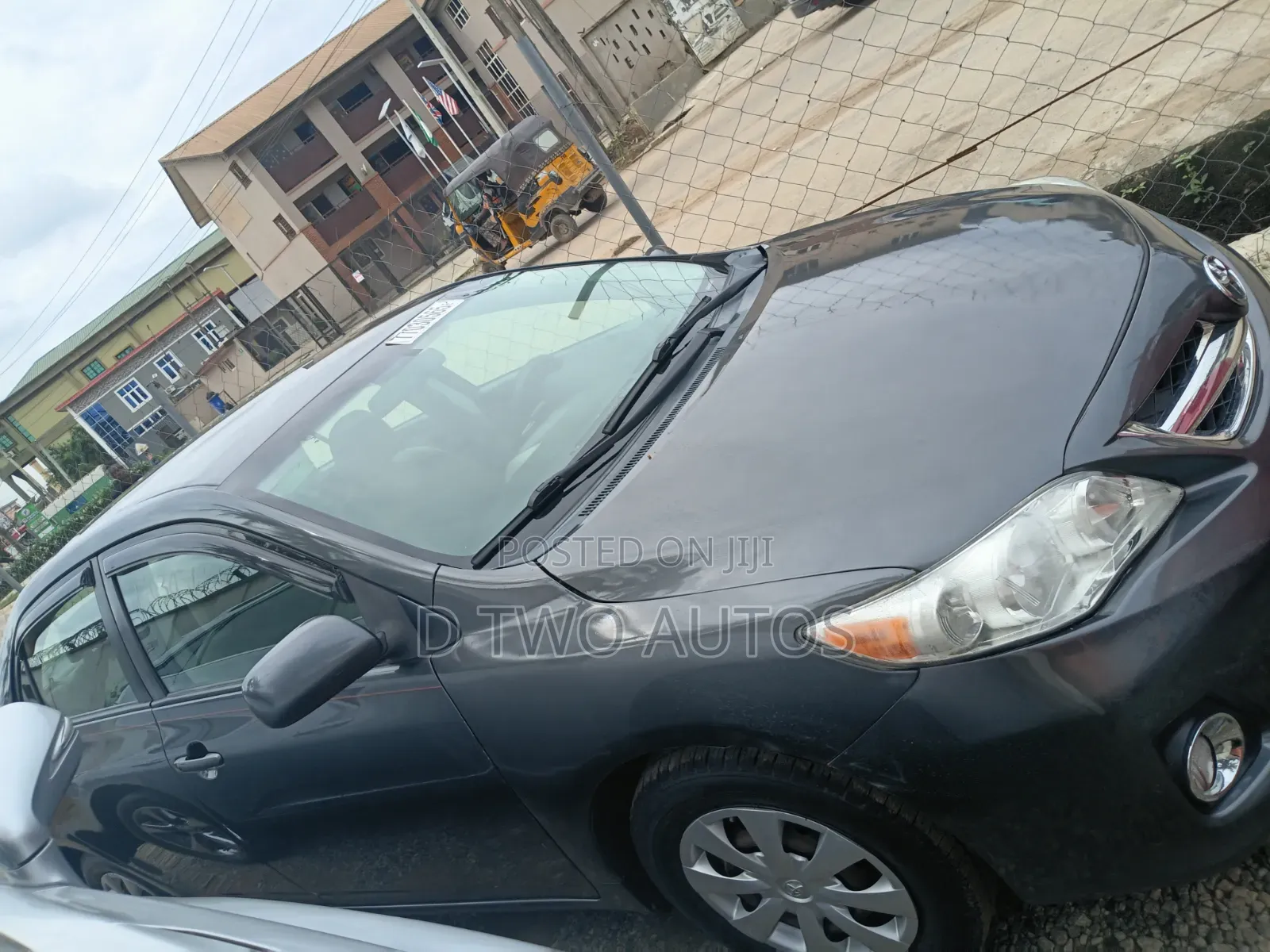 Toyota Corolla LE 4dr Sedan (1.8L 4cyl 4A) 2011 Gray