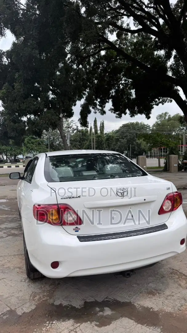 Toyota Corolla LE 4dr Sedan (1.8L 4cyl 4A) 2010 White