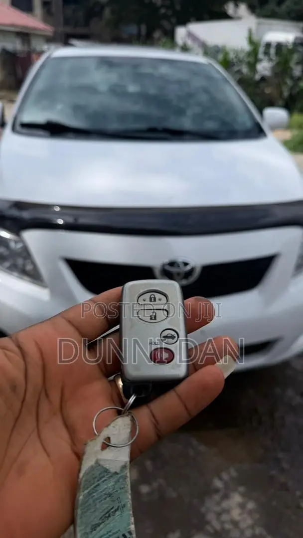 Toyota Corolla LE 4dr Sedan (1.8L 4cyl 4A) 2010 White
