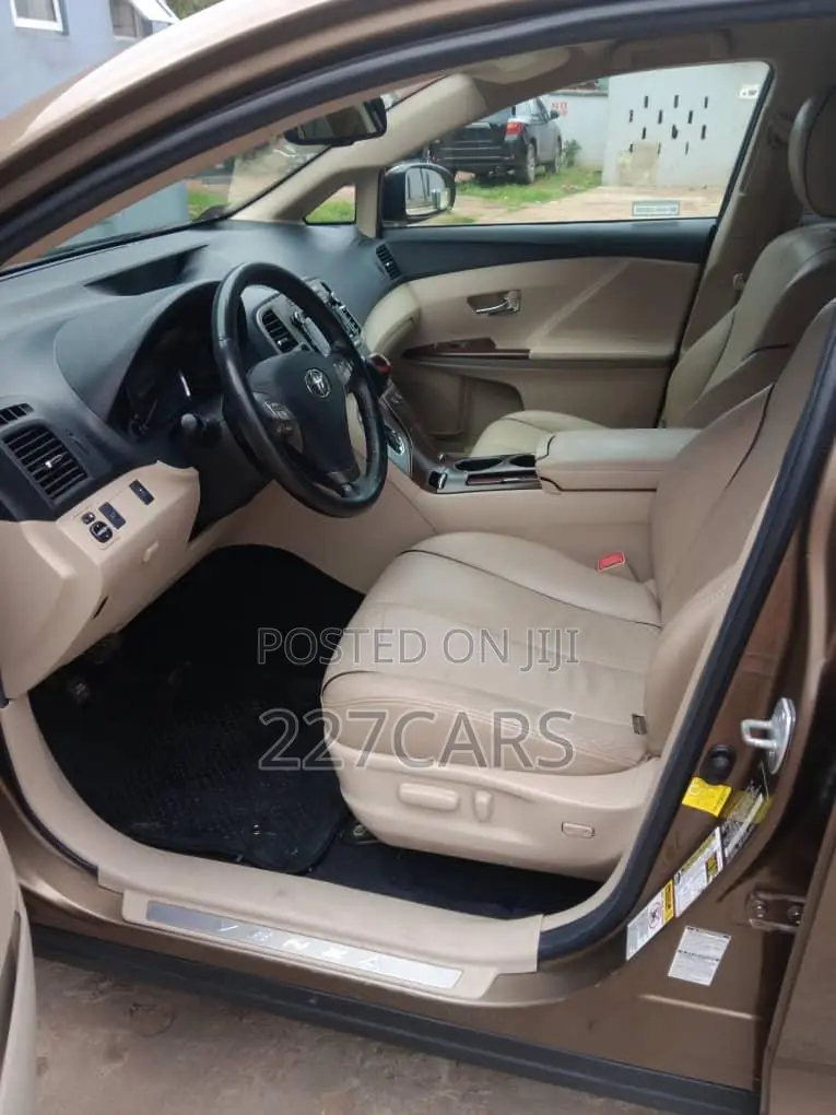 Toyota Venza V6 AWD 2011 Brown