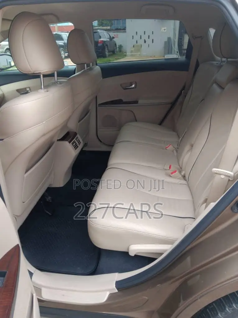 Toyota Venza V6 AWD 2011 Brown