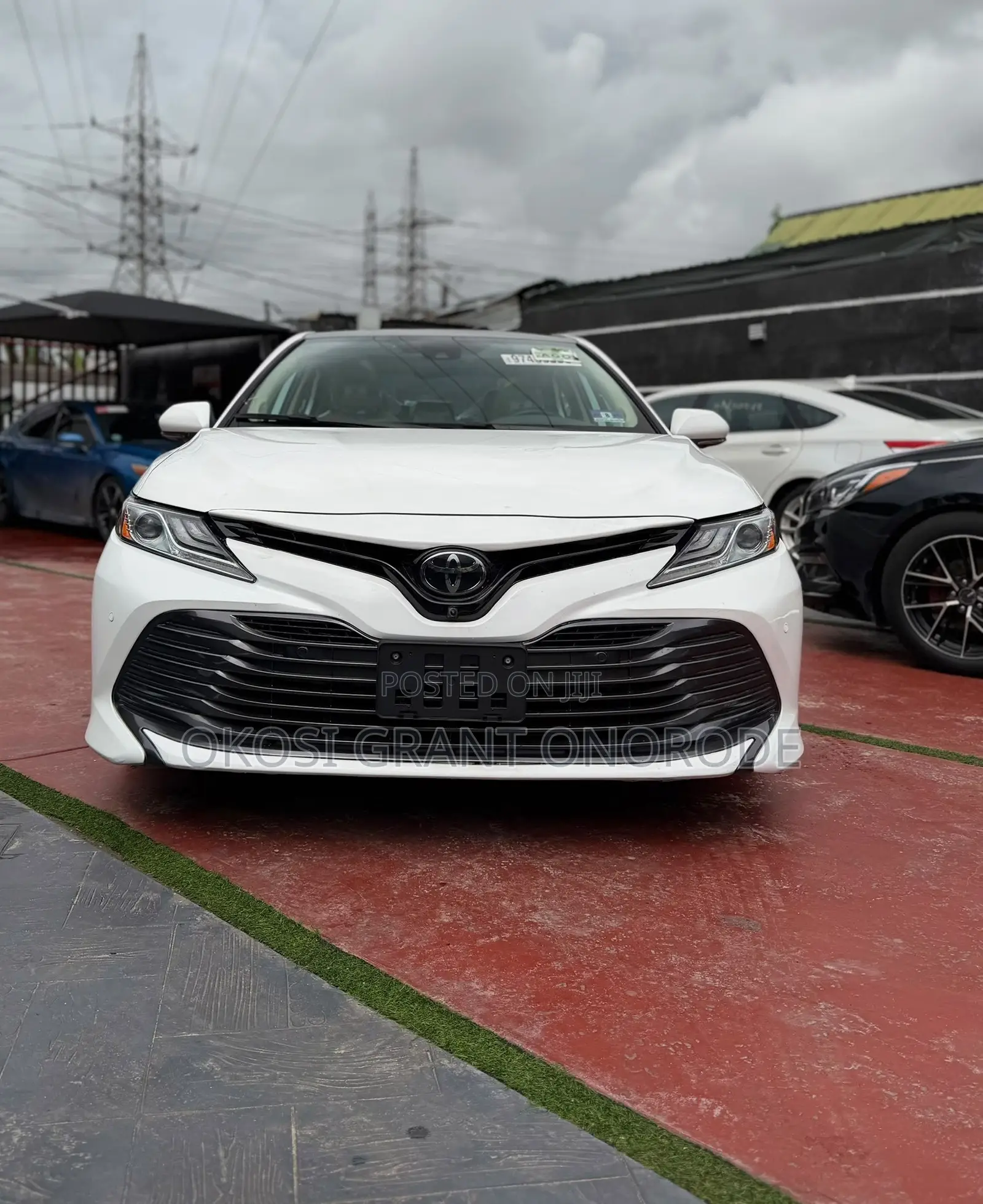 Toyota Camry XLE V6 (3.5L V6 8A) 2019 White