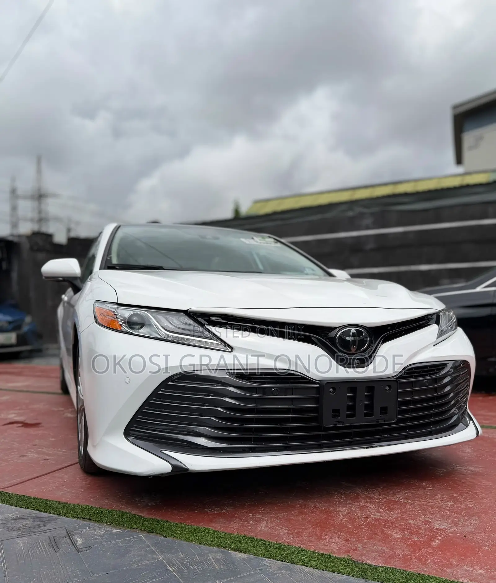 Toyota Camry XLE V6 (3.5L V6 8A) 2019 White