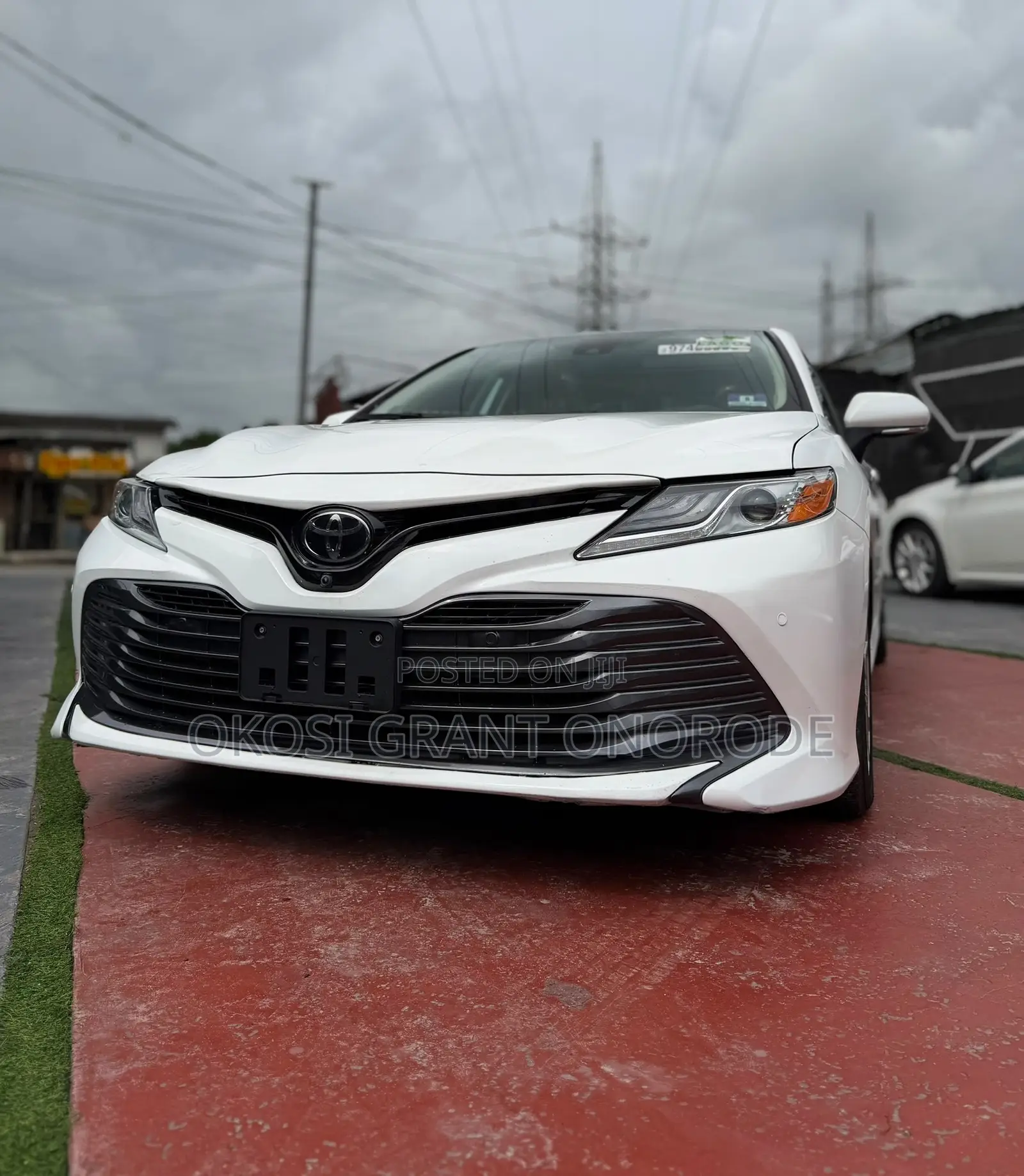 Toyota Camry XLE V6 (3.5L V6 8A) 2019 White